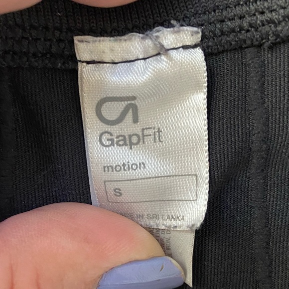 🖤Gap Dry Fit Athletic Shirt w/Thumb Holes!🖤 - Picture 5 of 5